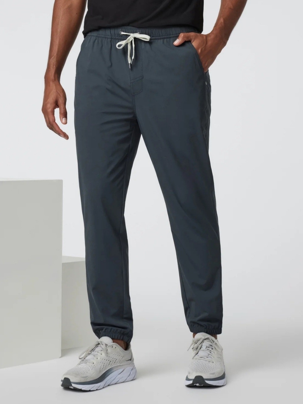 Vuori Kore Lined Joggers 28" M Gray Athleisure Quick Dry Stretch Comfort